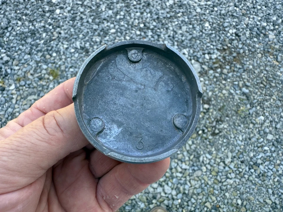 MAZDA RX7 323 626 TAMPA CENTRAL DE RODA FABRICANTE DE EQUIPAMENTO ORIGINAL LIGA PRATA 1985 1986 1987 1988 - Imagem 2 de 2