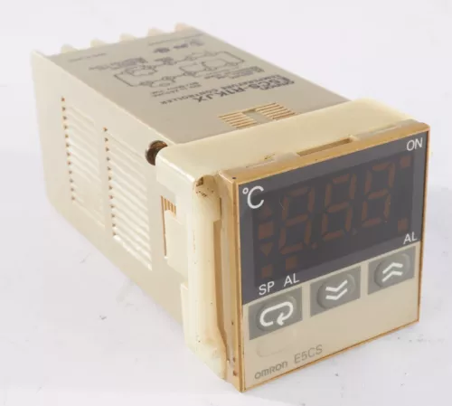 Omron E5CS-R1KJX Temperature Controller 100-240VAC 3A 250VAC