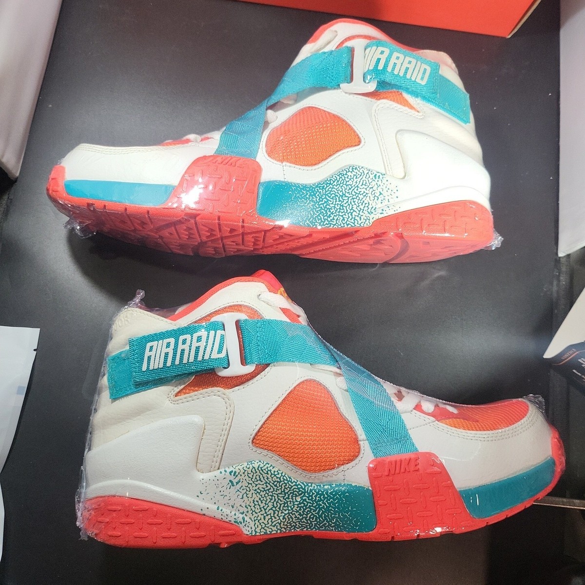Size 9- Nike Air Raid 2014 White, Atomic Mango, Turbo green 652359