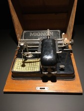 MACCHINA DA SCRIVERE ANTICA MIGNON AEG MOD. 4