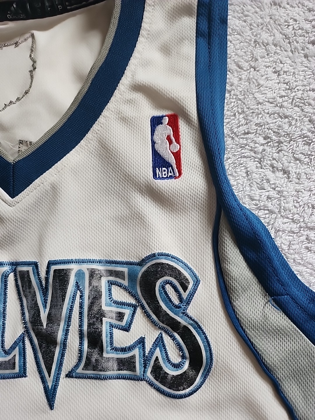 Adidas Vintage Wolves White Basketball Vest - Size Small image 7