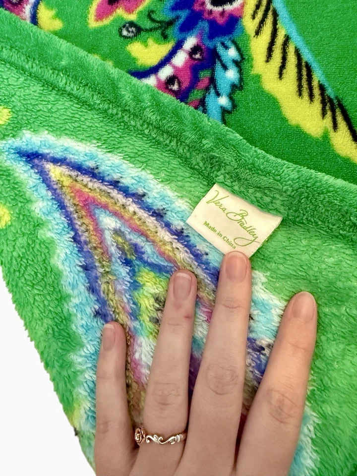 RARA Manta Retirada Vera Bradley Verde Esmeralda Diseño Remolino 50” X 80” Foto 3 de 3