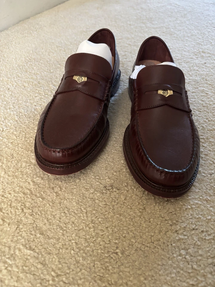 Mocasines Cole Haan de cuero marrón con detalles dorados Foto 3 de 4