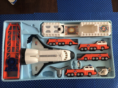 1996 Mattel Hot Wheels Mega Rig Space Shuttle & Transporter 