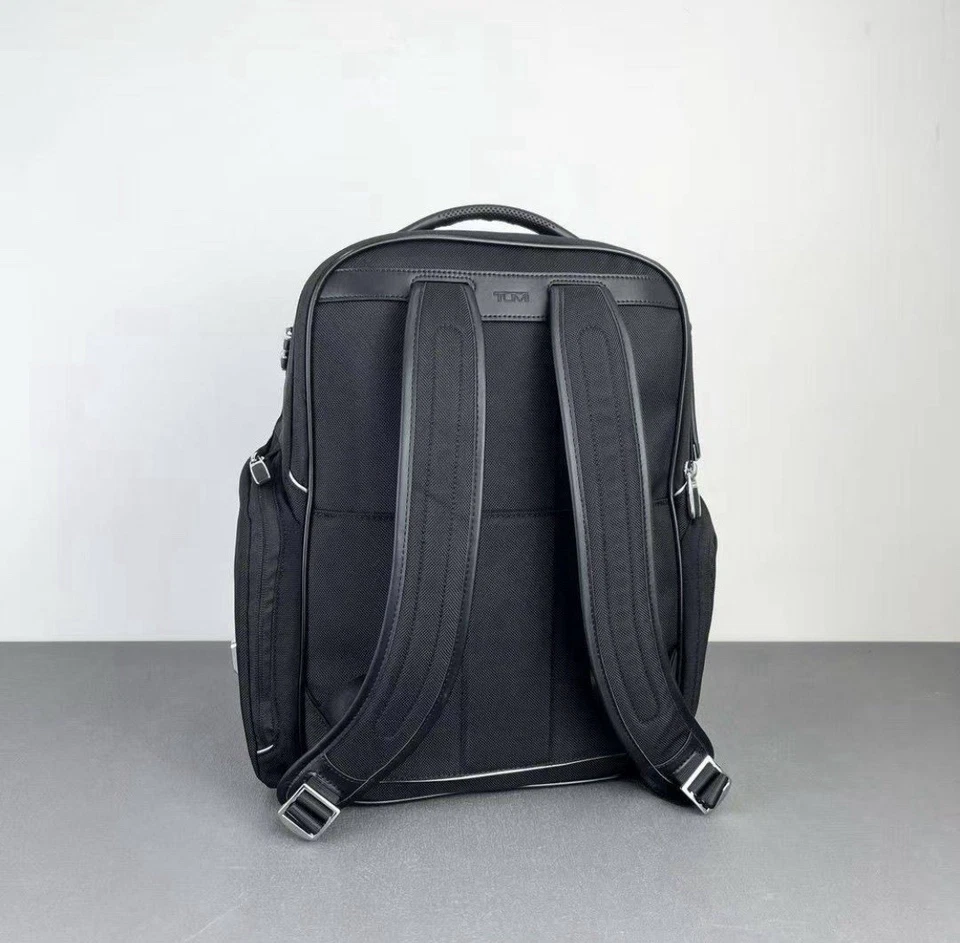 NUEVA Mochila para Laptop Tumi ARRIVE BARKER 17.0” - NEGRA con detalles de cuero Foto 3 de 4