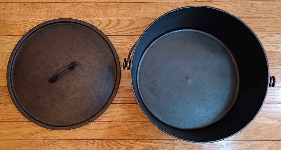 HUGE VINTAGE L'ISLET No. 15 CAST IRON DUTCH OVEN MADE IN CANADA