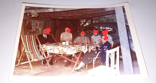 Ein Schnaps auf den VW Käfer Carport damals :) Personen Oldtimer Lenkrad Vintage