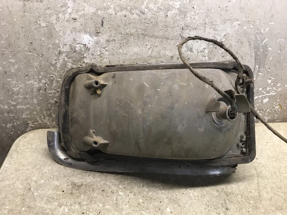 Lámpara de luz trasera derecha pasajero derecho Buick Lesabre Wildcat 65 5956240 Foto 2 de 2