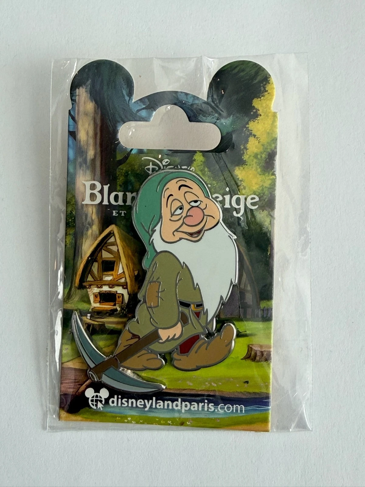 DLP Sleepy - Snow White and the Seven Dwarfs Dragging an axe 2021 Disney Pin B