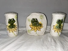 Sears Roebuck & Co. 1976 Frog S&P Shaker Napkin Holder Set