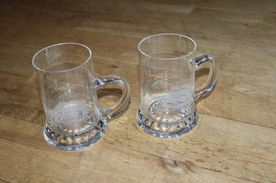2 x schöne Glas Pint Krug Becher mit geätztem Schiff Design (Paar)