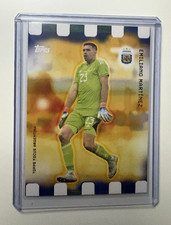 2025 TOPPS FOCUS ARGENTINA EMILIANO MARTINEZ GOLDEN HOUR #51 SOCCER CARD