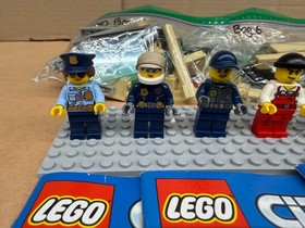 LEGO CITY 60140 Bulldozer Break-In 5 Minifigures 561 Pieces No Box Pre-Owned