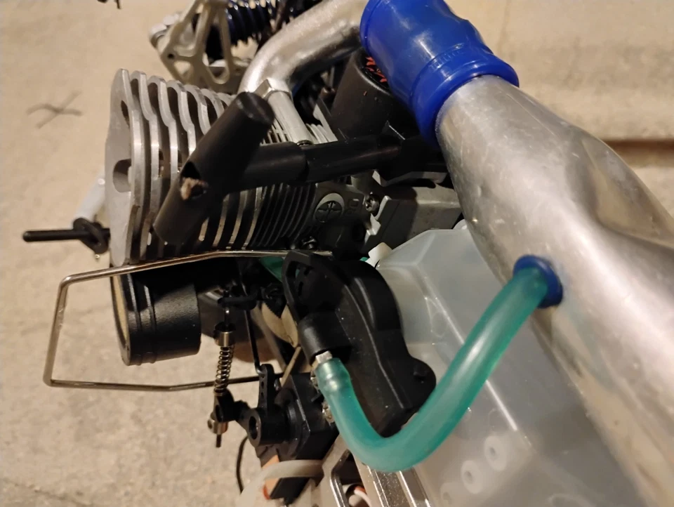 Thunder Tiger TS4N 1/10 Nitro Car Pro 12 UK seller  - Image 4 of 4