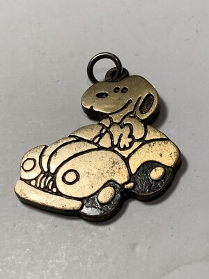 Vintage Original 1950s Peanuts Snoopy Driving Car Medallion