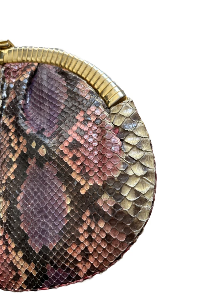 RARO Bolso clutch Judith Lieber burdeos y marrón piel de serpiente con herrajes dorados Foto 4 de 4