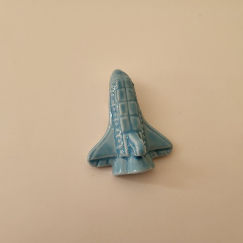Estatuilla del transbordador espacial en miniatura de porcelana té rosa rojo Wade Whimsies - Imagen 5 de 7