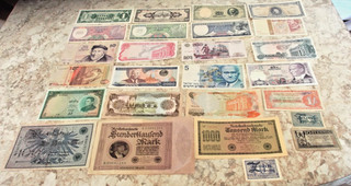 50 DIFFERENT WORLD BANKNOTES VARIOUS COUNTRIES & AGES. Q1