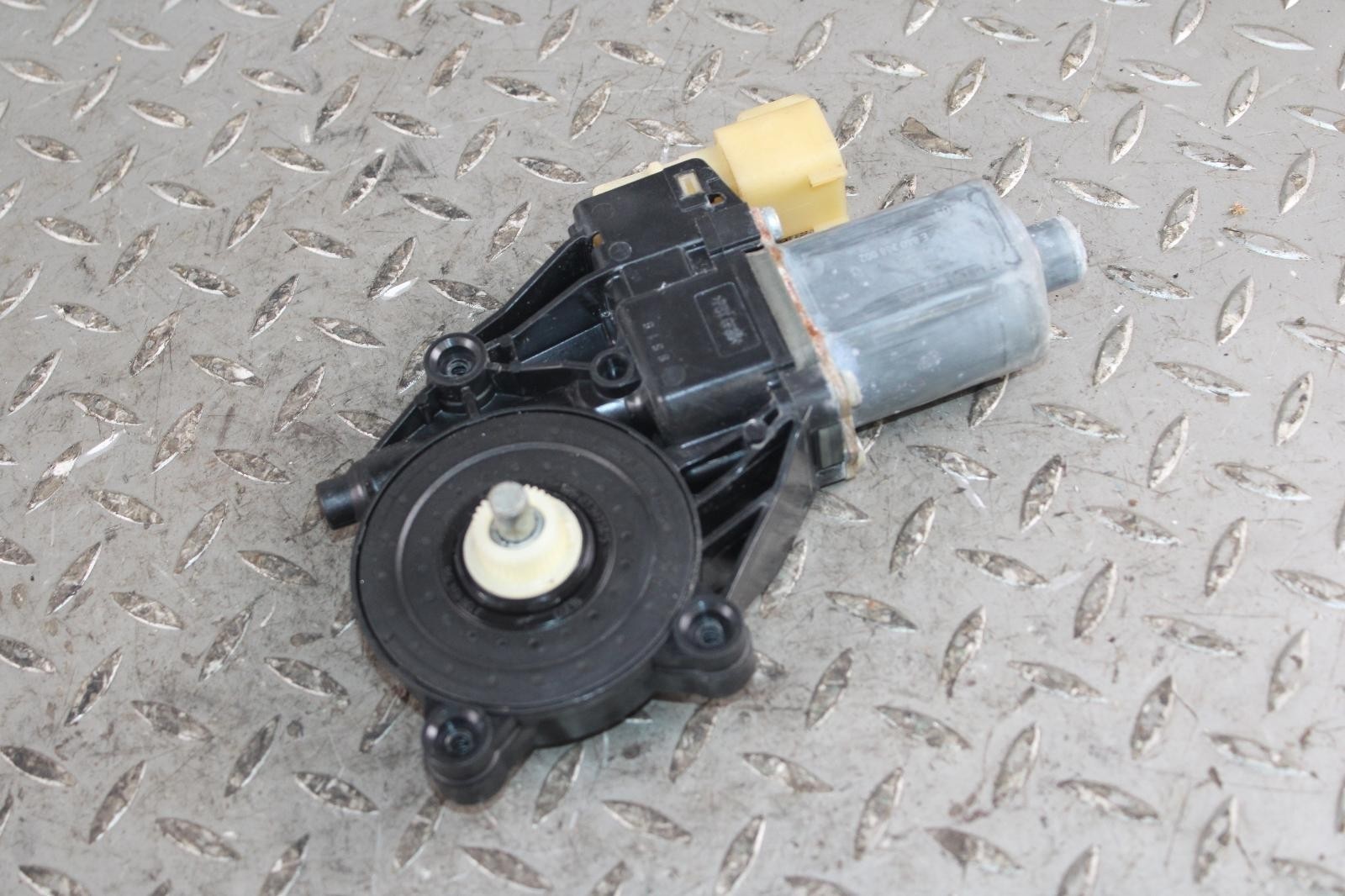 Maserati Ghibli 2014-2021 Front Right Power window motor