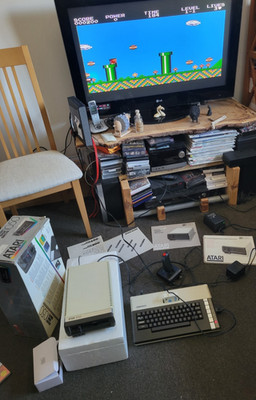 Atari 800XL mit Boxed 1050 Laufwerk + SIO + Handbücher + A8Picocart (100 Spiele) JSTK, AV + PSUs