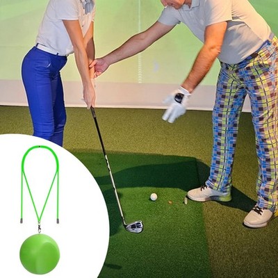Golf-Trainingshilfe: Ballfixierung zwischen den Armen für einen