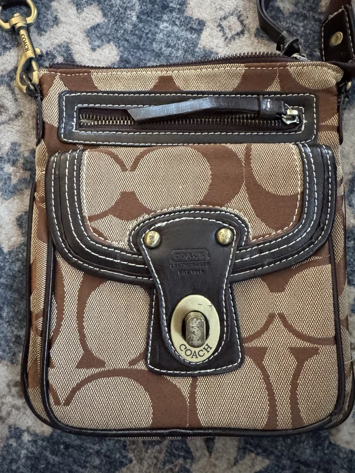 Vintage Coach Signature Jacquard Crossbody Bag – Brown/Khaki Turn-Lock - Image 2 of 4