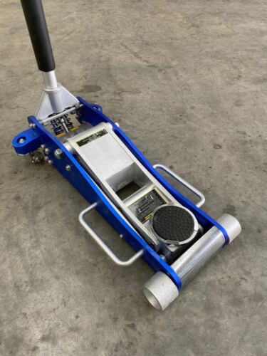 Bigred 3T Aluminum Racing Floor Jack.Dual Pump Quick lift. - Picture 3 of 4