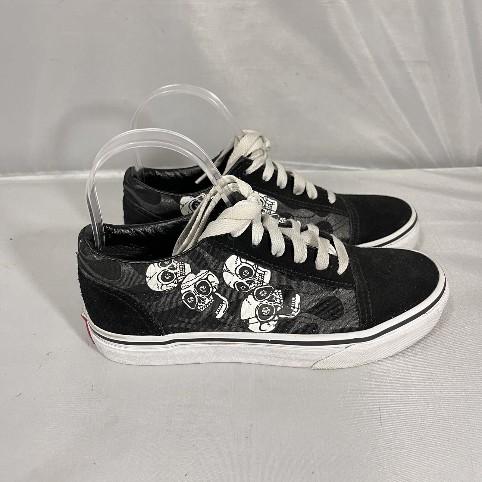 CLASSIC SKULL SKATE SHOES Size 