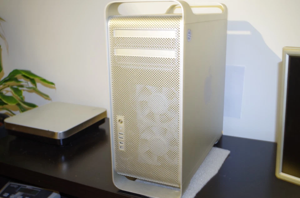 Apple Mac Pro (A1186), 8 GB RAM, 2 x 2,66 GHz Dual-Core Intel Xeon - Bild 3 von 4