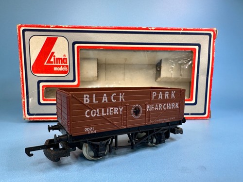 Lima 305612 12T 7 Plank Open Mineral Wagon Black Park 2021 Maroon - Spur OO | Condition: Used