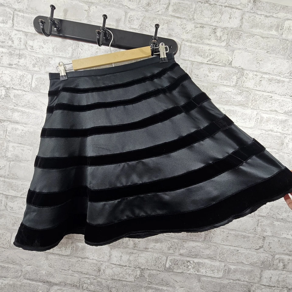 Falda Behnaz Sarafpour para Target Mujer Pequeña Negra Línea A Mezcla Terciopelo Rayas Foto 2 de 4