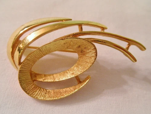 Vintage Early CORO Modernist Goldtone Swirl Brooch