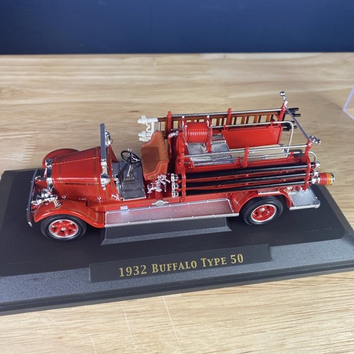 Fire Engine Signature Series 1932 Buffalo Type 50 Diecast Plastic Case 1:43 - Picture 9 of 13