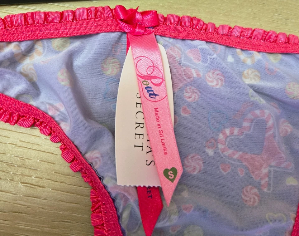 Nuevo con etiquetas Bragas Tanga Victoria's Secret Pout Caramelo Suave Sedoso con Volantes S Foto 3 de 3