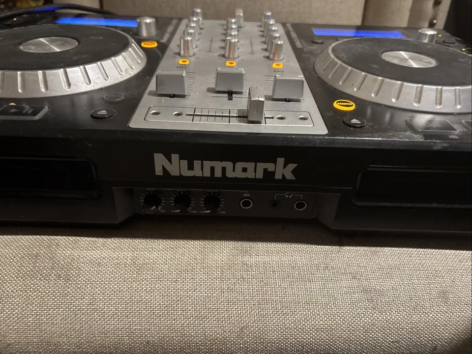 Numark Mixdeck Express Double Deck Controller - Black - Image 4 of 4