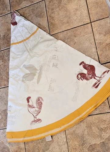 Williams-Sonoma Tablecloth Red Cream Chicken & Rooster farm & home 90" round