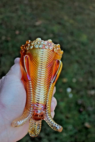 ANTIQUE NORTHWOOD DAISY AND DRAPE CARNIVAL GLASS VASE - MARIGOLD