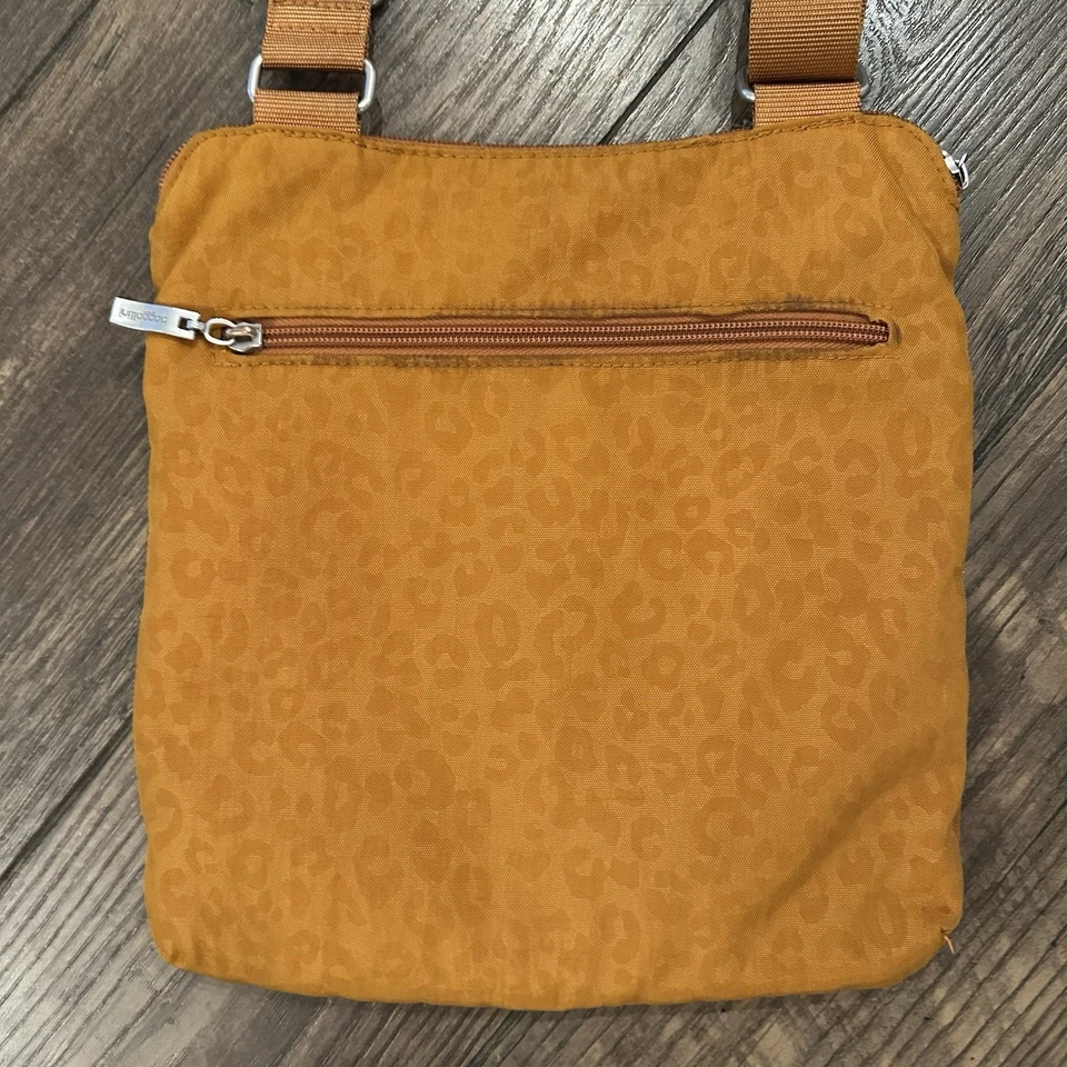 Bolsa tiracolo Baggallini Horizon fina alça ajustável laranja organizador leopardo - Imagem 3 de 4