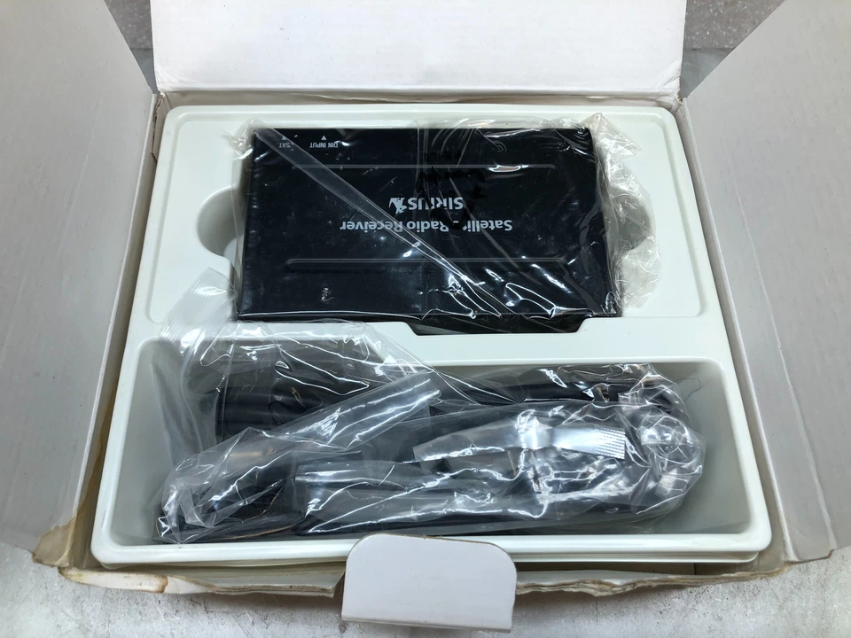 Radio Satelital Clarion NAVSIR Sirius NOB con Antena N.I.C.E. Sistema de navegación Foto 3 de 4