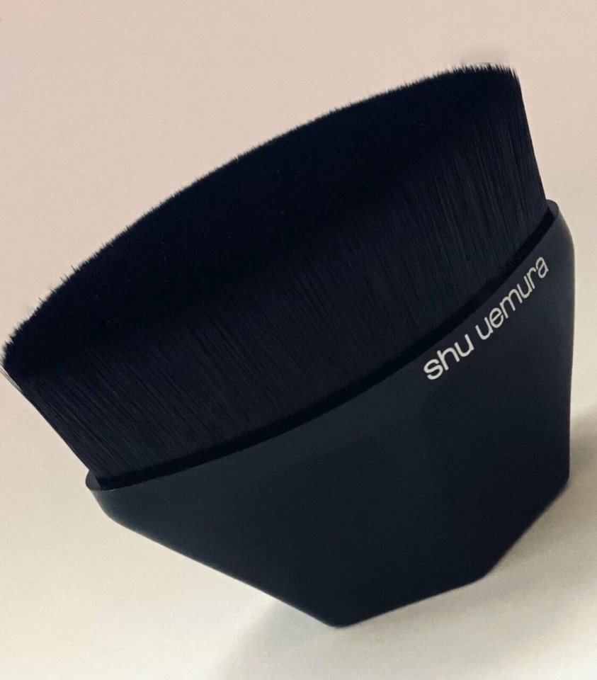 ¡Nuevo! Cepillo Base Shu Uemura Petal 55 en Negro Edición Limitada $65 ¡NUEVO EN CAJA! Foto 3 de 3