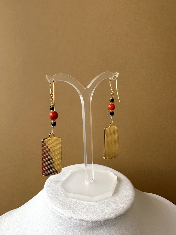 Orecchini in argento 925, vero corallo rosso mediterraneo e zamak laccato a mano - Immagine 4 di 4