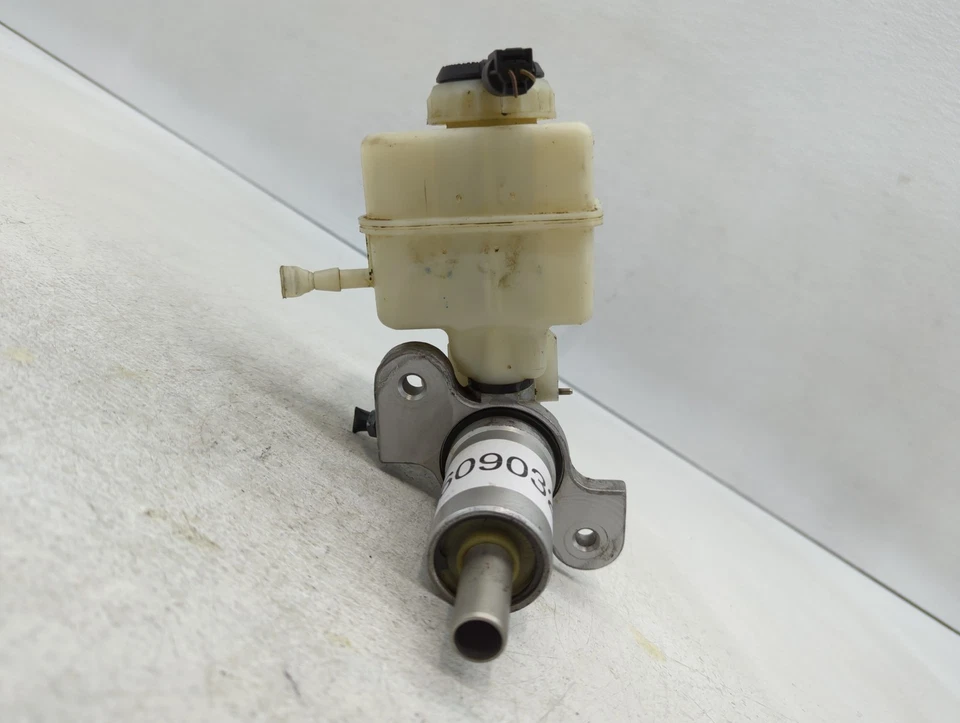 Главный тормозной цилиндр 2011-2016 Bmw 535i D7XMN - Изображение 3 из 4