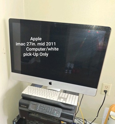Apple iMac 27in. Desk Top Computer White Loaded Apple Key Pad 