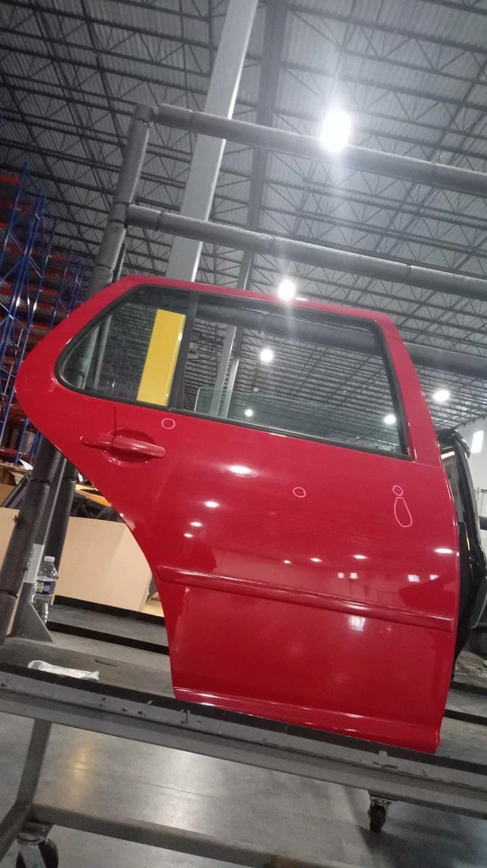Used Rear Right Door Assembly Rear Side fits: 2002 Volkswagen Golf electric Rear - Imagem 2 de 4