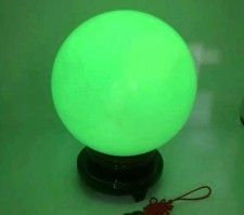Bola esfera cristal cuarzo 210 mm "brilla en la oscuridad" - verde luminosa