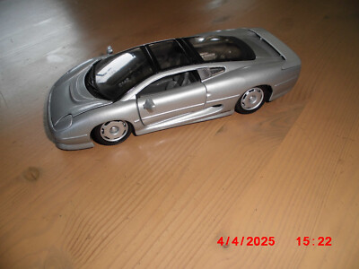 JAGUAR XJ 220 1:24 Unbespieltes Vitrinenmodell, der legendäre Supersportwagen 