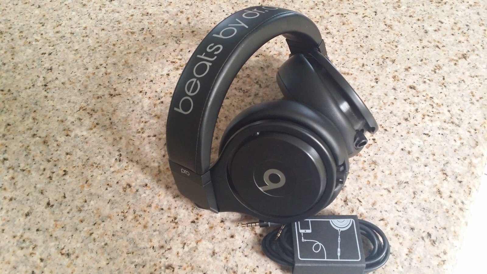 Apple Beats by Dr. Dre Pro Beats Over the Ear Headphones Black color