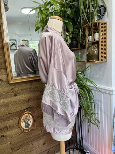 Nuevo con etiquetas Flor del Mal Castillo M L Jazmín Rosa 100% Seda Encaje Kimono Vestido Corbata Cerrada - Imagen 7 de 16