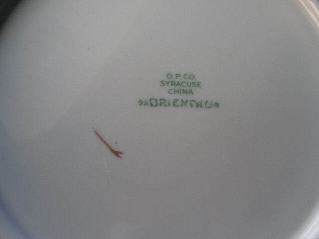 O.P.Co Syracuse China ORIENTAL No Red Flower 8 7/8 Luncheon Plate Very Good Cond