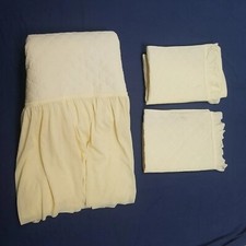 Fishtail Quilted bed Cover frilled & Pillowcases Yellow Vintage Retro Double 